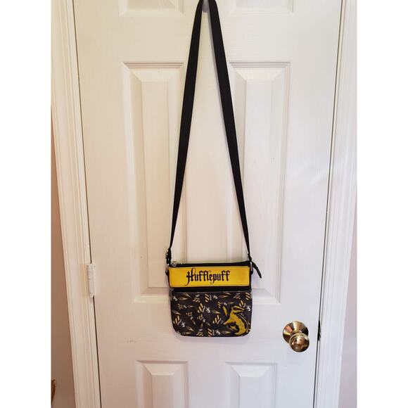 HARRY POTTER crossbody bag EUC - Picture 3 of 3